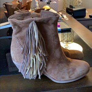 fring short boots Shown folded down and up. Size 7